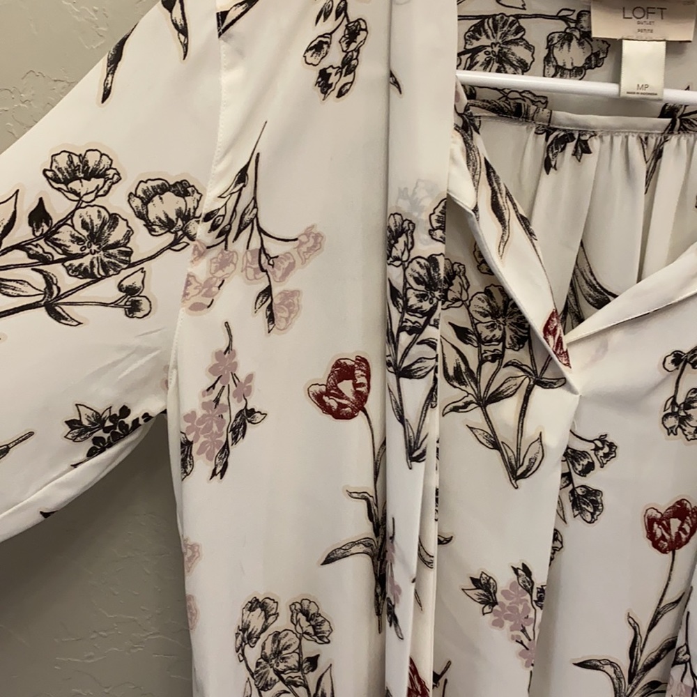 Loft Floral Blouse - Picture 2 of 4
